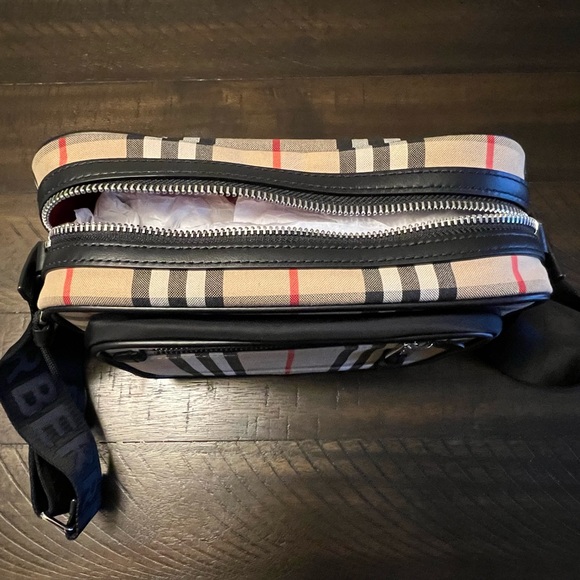 Burberry Vintage Unisex Check & Leather Crossbody Bag 8010152 (New) $1150 - Picture 6 of 12